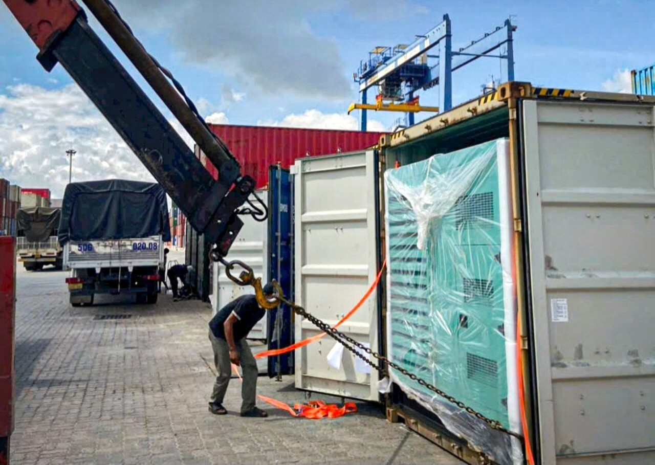 Xe Cẩu Chợ Bình Điền – Cẩu Hàng Nông Sản, Container