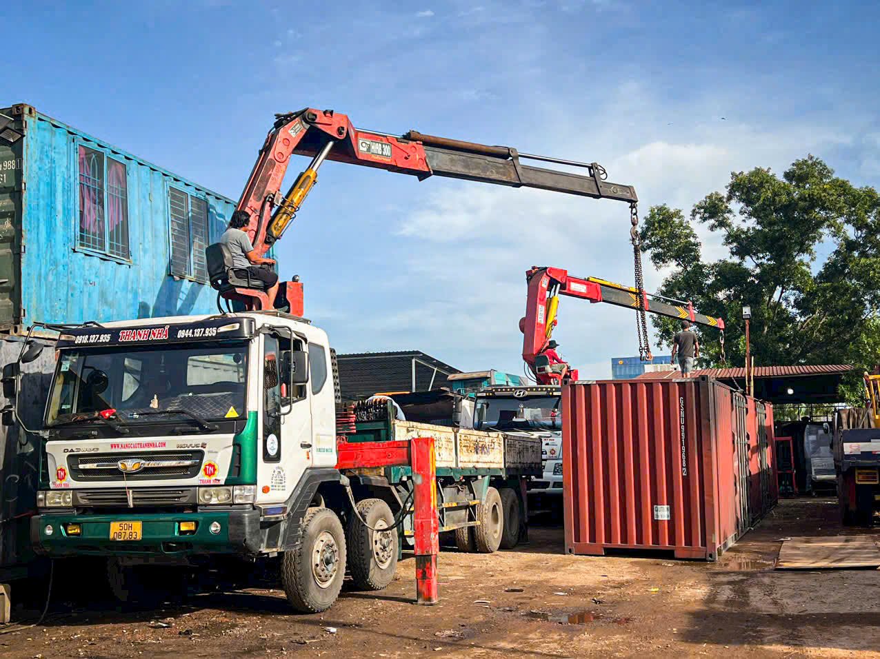 Thuê Xe Cẩu Quận 11 – Cẩu Hàng Hóa, Máy Công Nghiệp